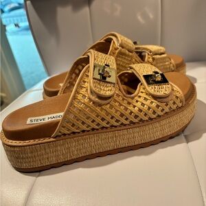 Steve Madden size 8 Bigschmona sandal